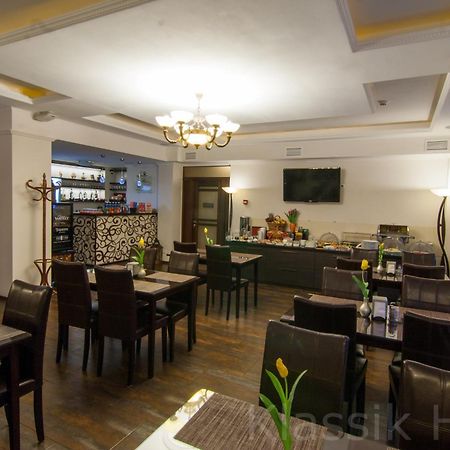 Klassik Hotel キシナウ エクステリア 写真