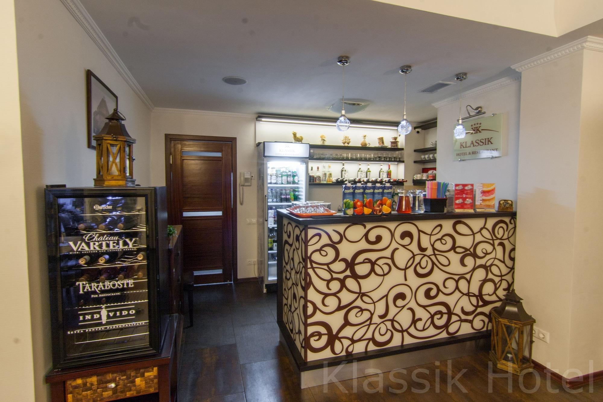 Klassik Hotel キシナウ エクステリア 写真