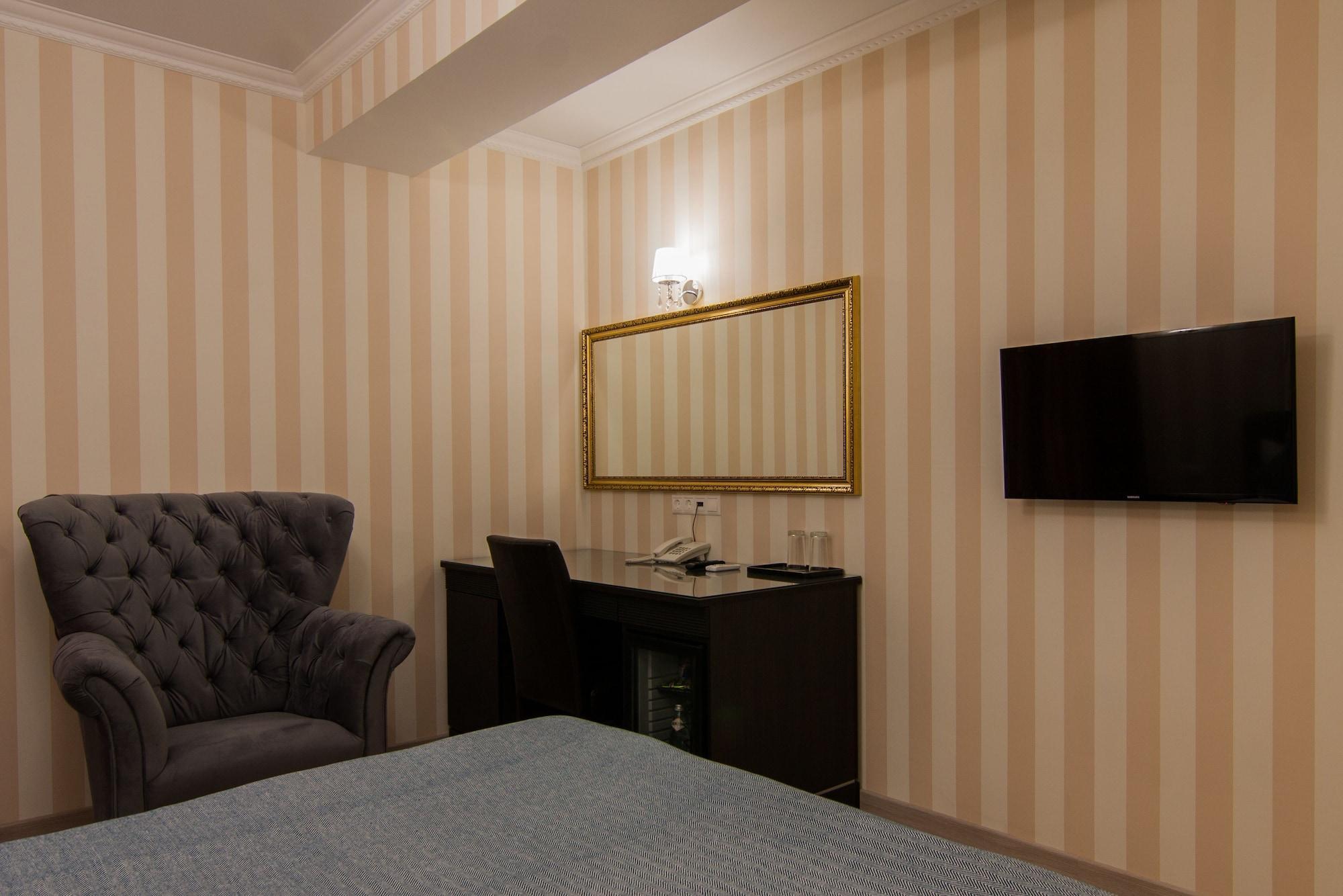 Klassik Hotel キシナウ エクステリア 写真