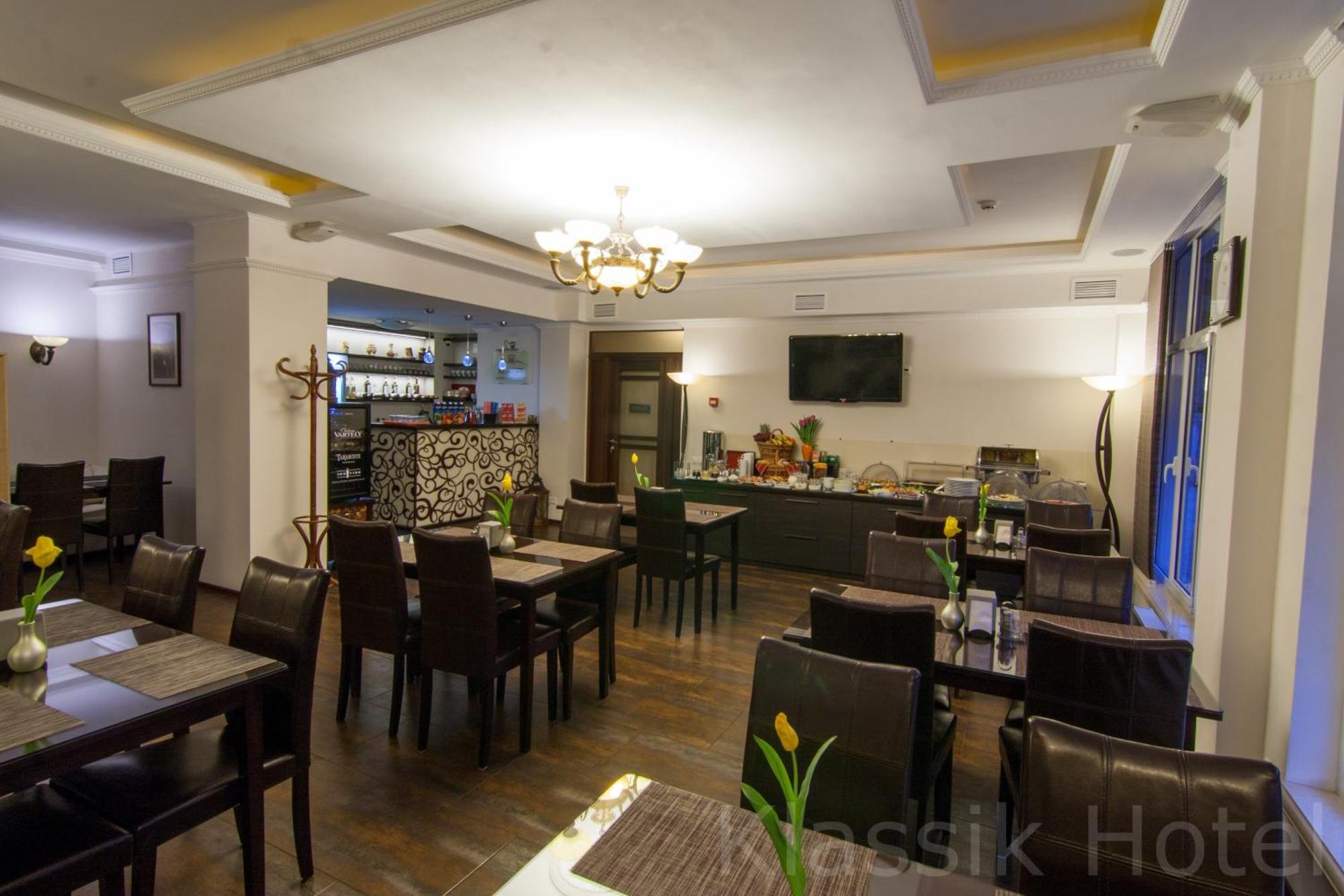 Klassik Hotel キシナウ エクステリア 写真