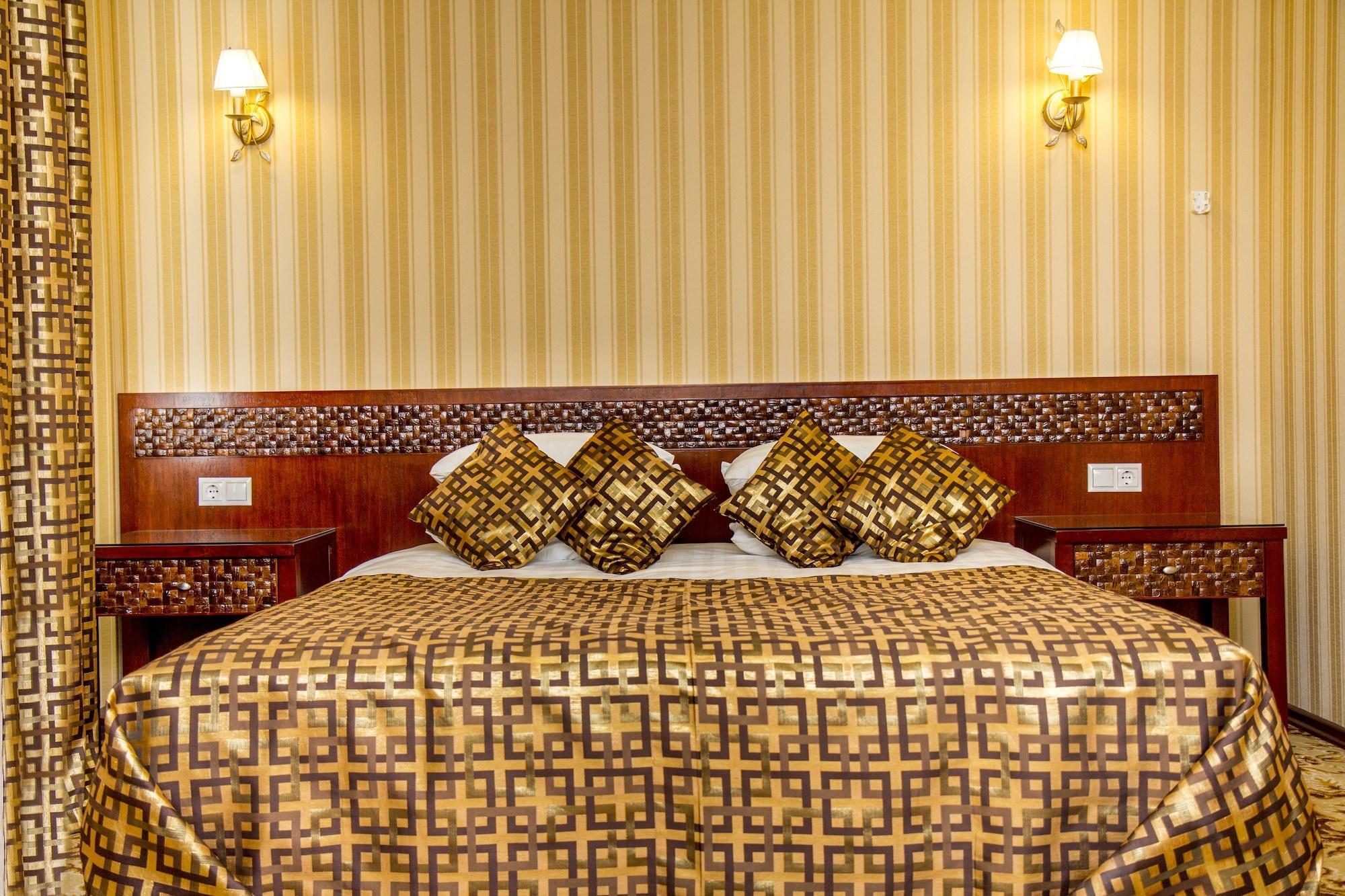 Klassik Hotel キシナウ エクステリア 写真