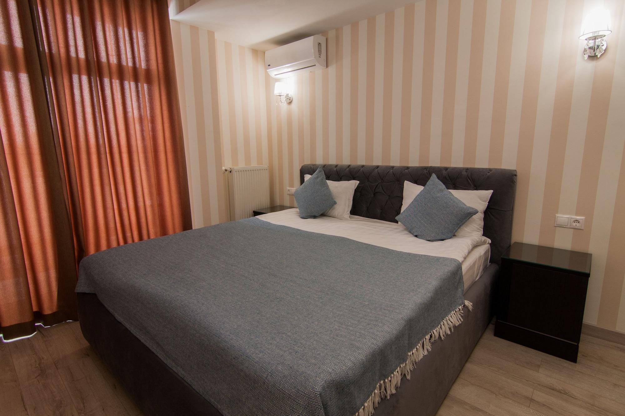 Klassik Hotel キシナウ エクステリア 写真