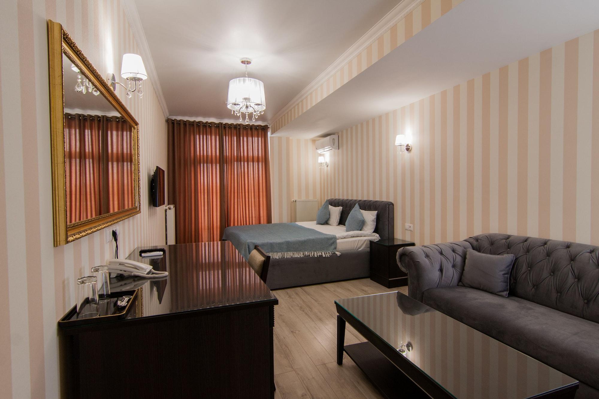 Klassik Hotel キシナウ エクステリア 写真