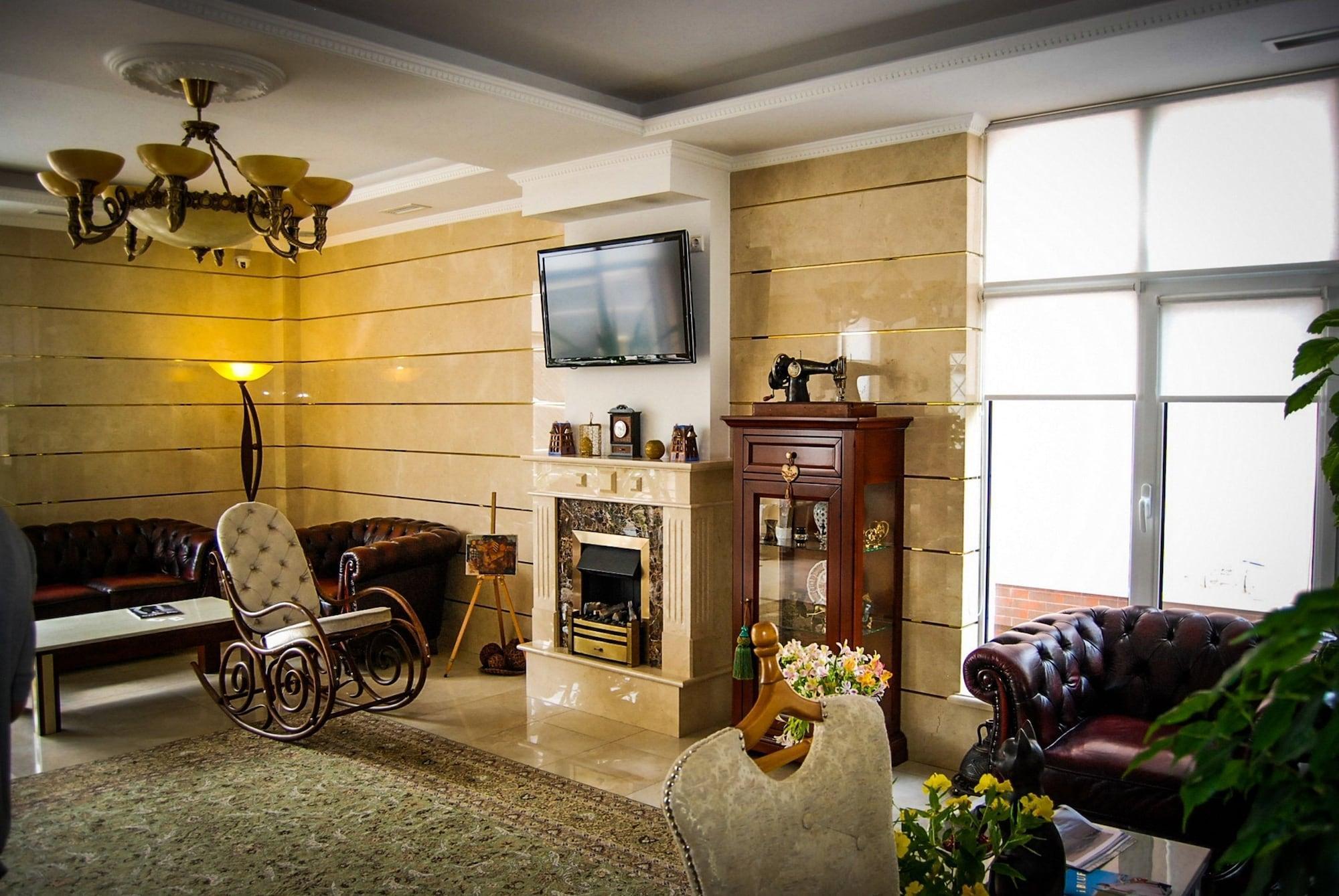 Klassik Hotel キシナウ エクステリア 写真