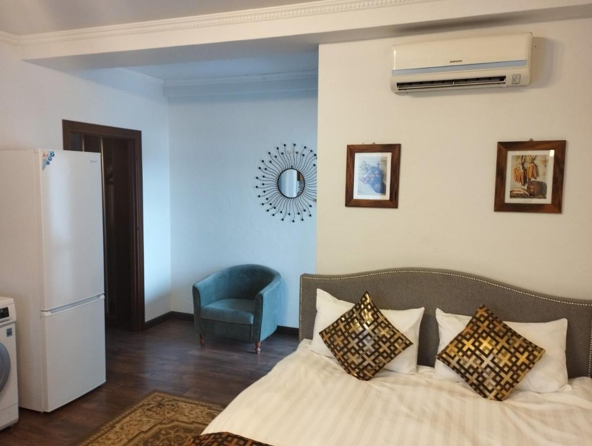 Klassik Hotel キシナウ エクステリア 写真