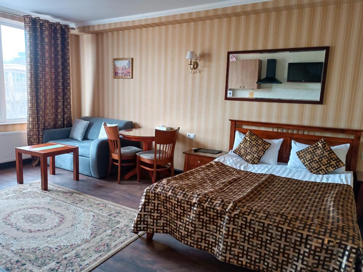 Klassik Hotel キシナウ エクステリア 写真