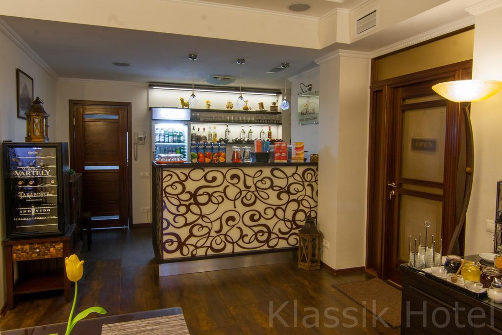 Klassik Hotel キシナウ エクステリア 写真